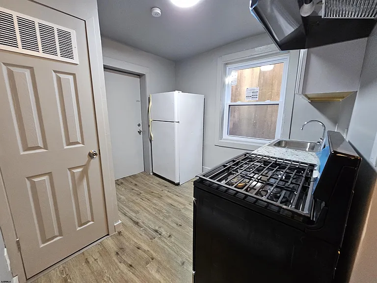 709 Adriatic Ave — Photo 9