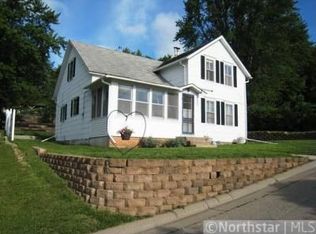 960 Walnut Ct, Chaska, MN 55318