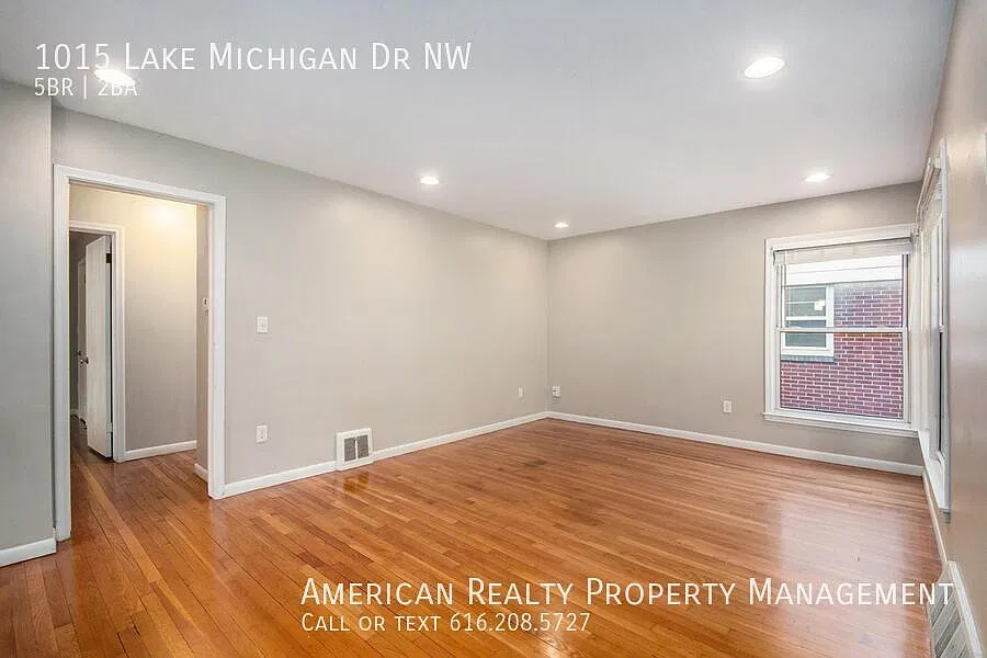 5 bed, 1763 sqft, $2,900 — Photo 2