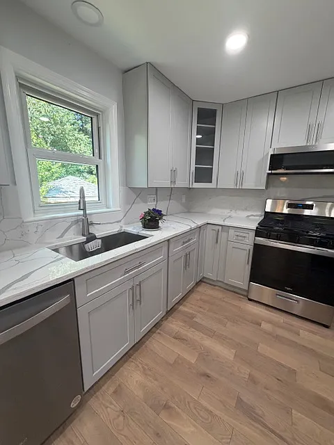 5 bed, 2376 sqft, $3,800 — Photo 4