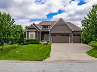 1013 SW Argyl St, Lees Summit, MO 64081