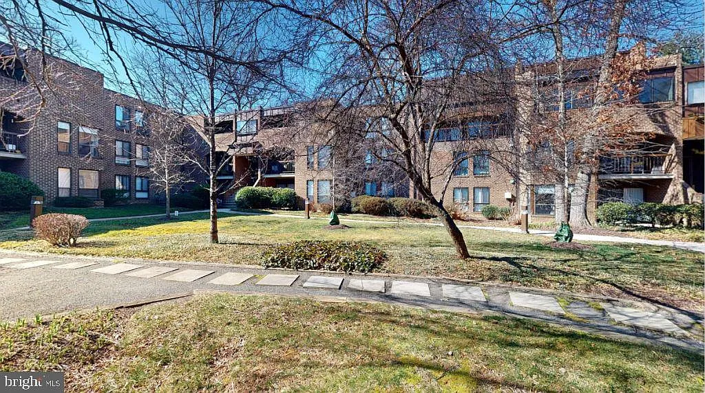 Building Photo - 11208 Chestnut Grove Sq #210