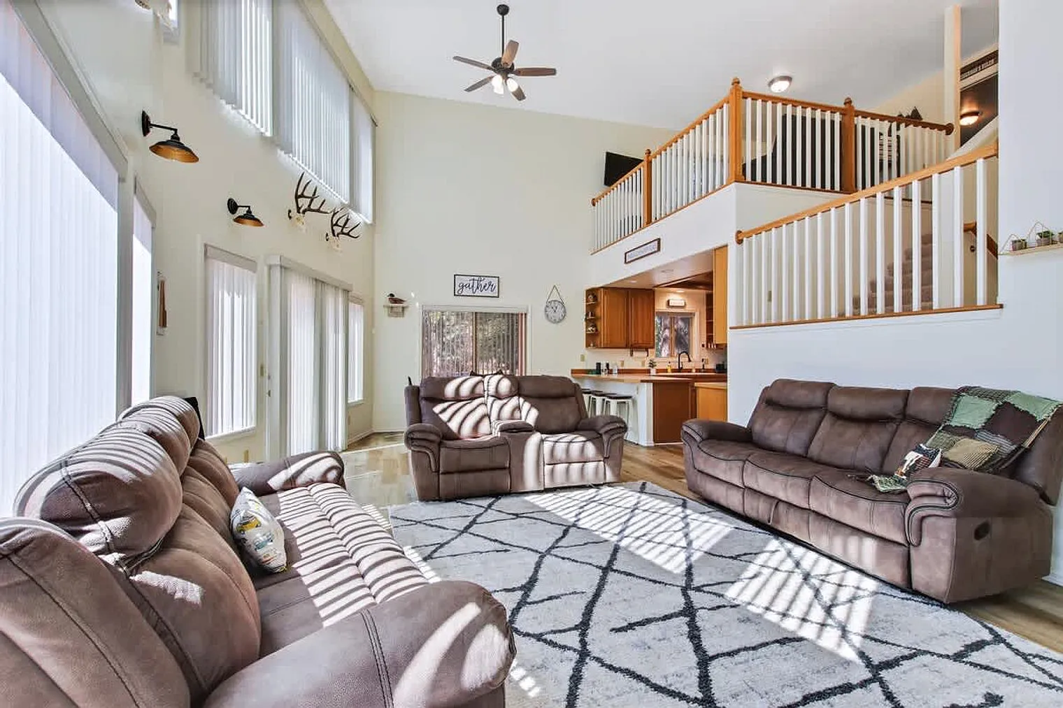4 bed, 3.0 bath, 742 sqft, $7,685 — Photo 3