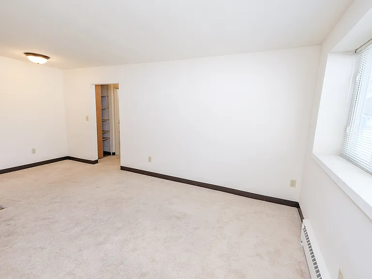 Colonial Court — Photo 18