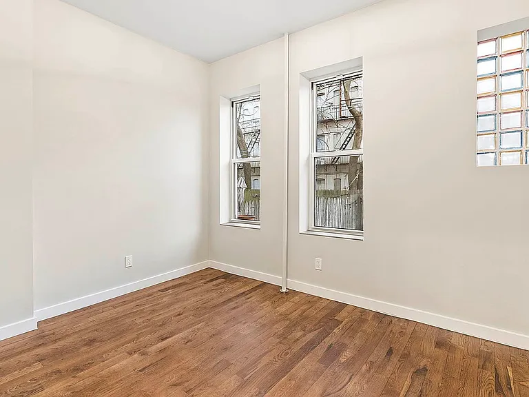 1820 Woodbine St #1L — Photo 4