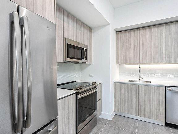 4th image of 2800 SW 28th Ln #1211