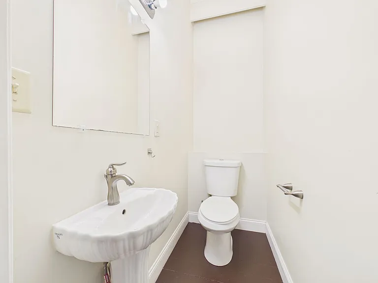 221 N Spring St — Photo 7