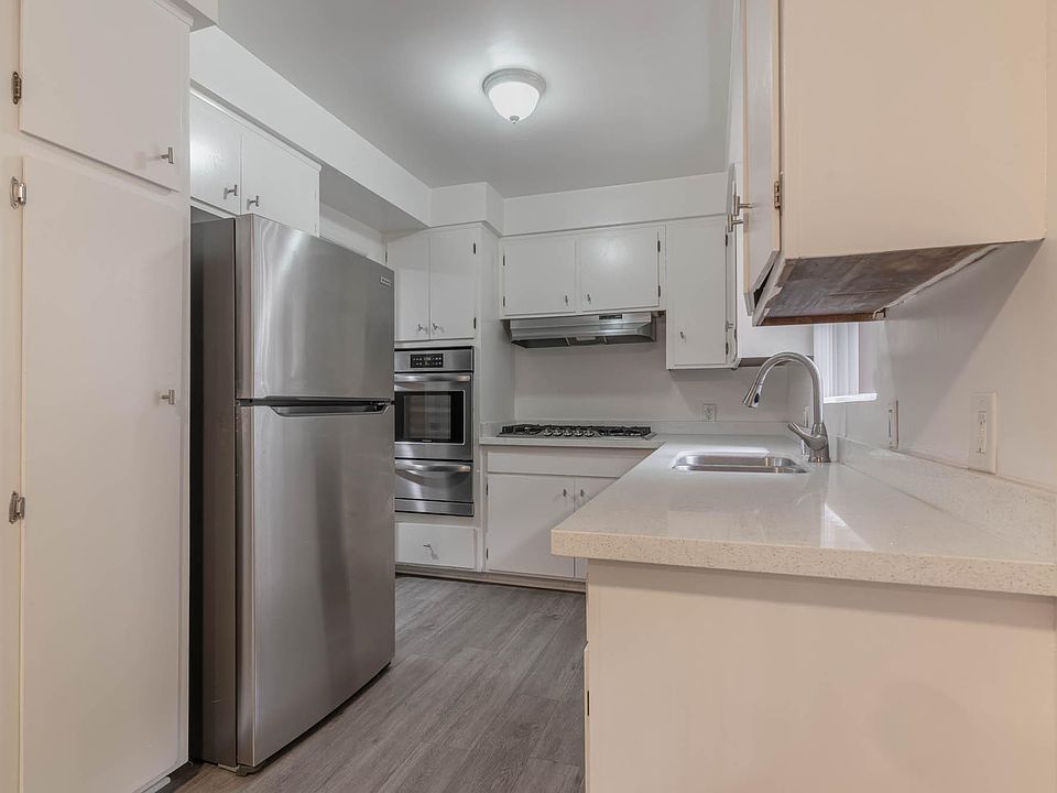 1st image of 1521 Yale St #8