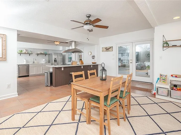 5703 Holly Rd — Photo 4