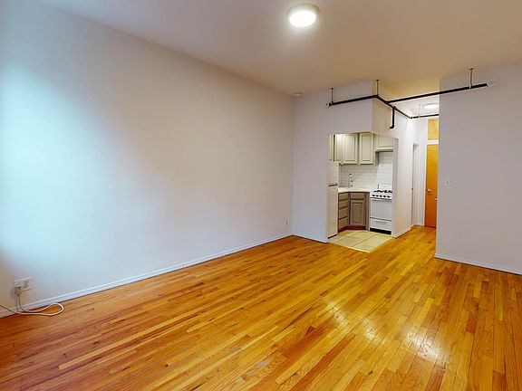 3rd image of 347 E 76th St APT 3C