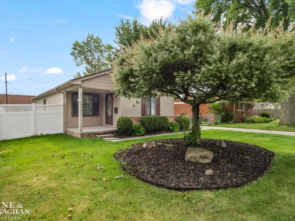 30022 5th St, Saint Clair Shores, MI 48082