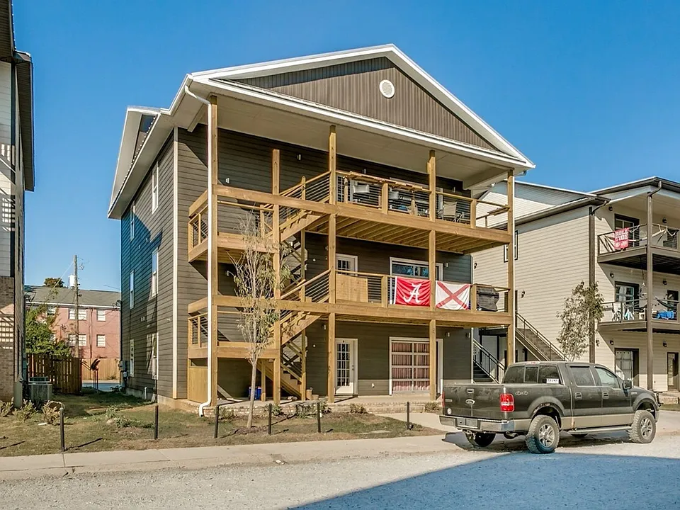 1435 Cloverdale Rd