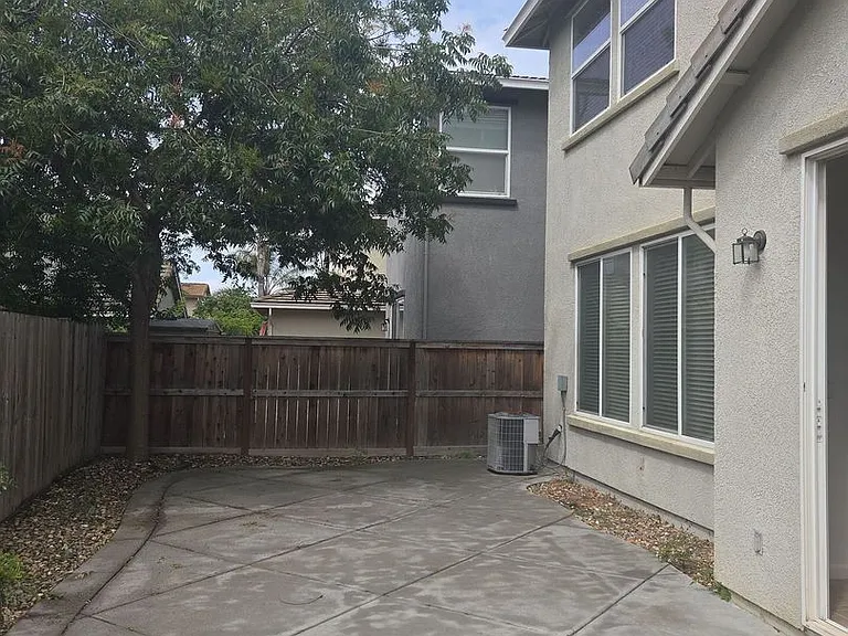 2435 Hanson Dr — Photo 15