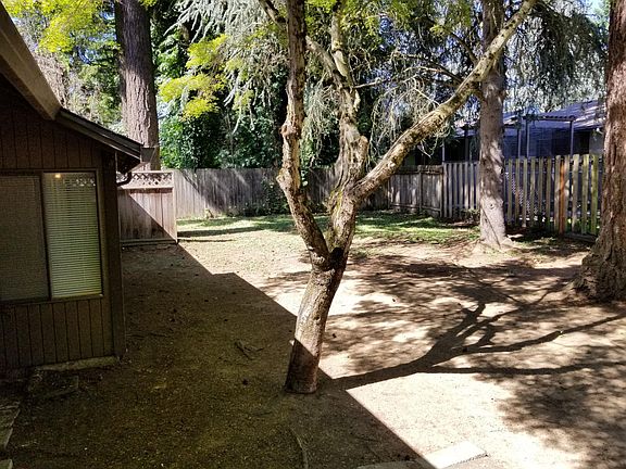 5th image of 1601 SE 123rd Ave