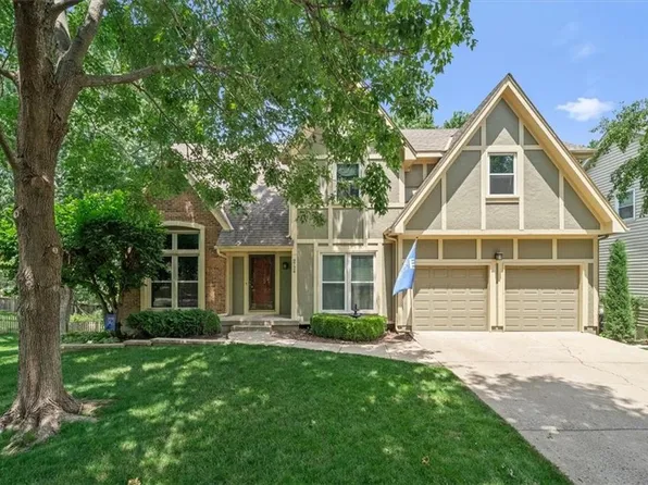 9724 W 121st Ter, Overland Park, KS 66213