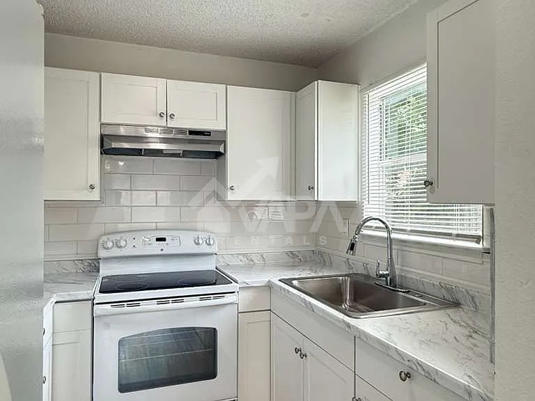 3230 Bear Springs Dr — Photo 8