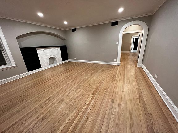 4th image of 6247 N Washtenaw Ave APT 1