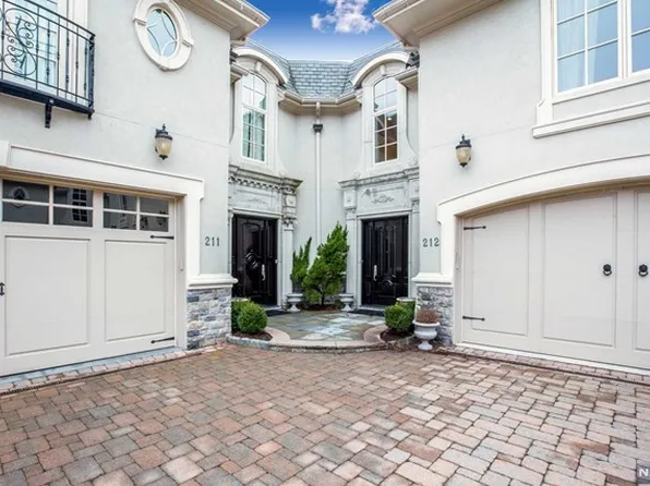 212 Bellaire Dr #B3, Demarest, NJ 07627