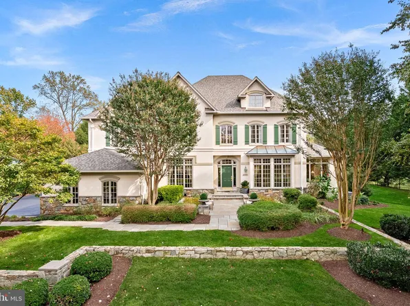 2793 Marshall Lake Dr, Oakton, VA 22124
