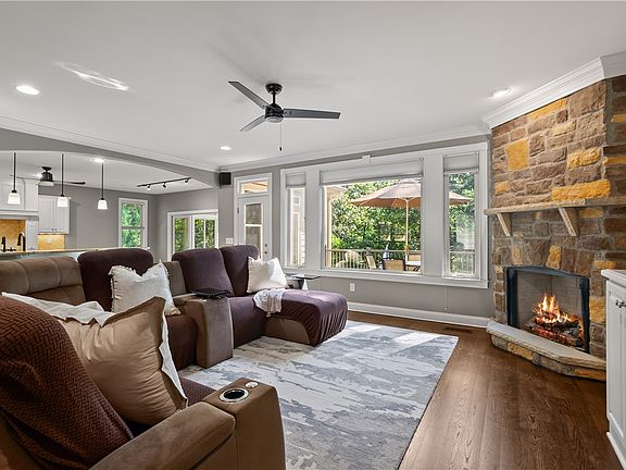 5th image of 314 Longwood Dr