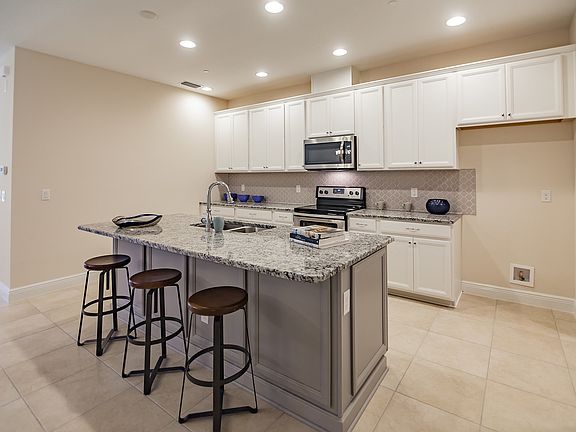 3rd image of 4557 Chinkapin Dr