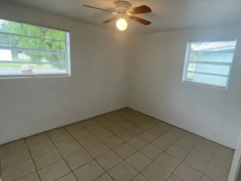 539 Colfax Dr — Photo 4