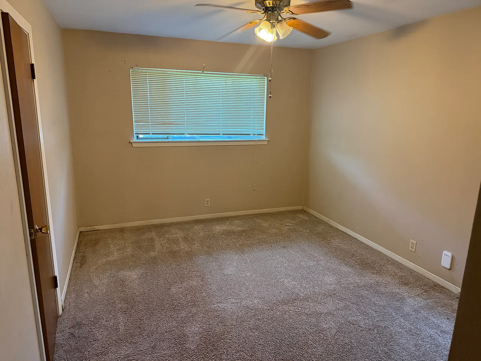 3 bed, 1.5 bath, 1435 sqft, $1,600 — Photo 4