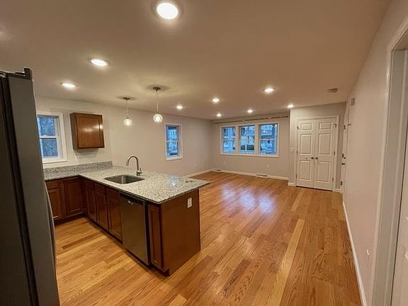2nd image of 18 Cuyler Ave APT 1