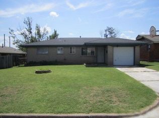 704 NW 1st St, Moore, OK 73160