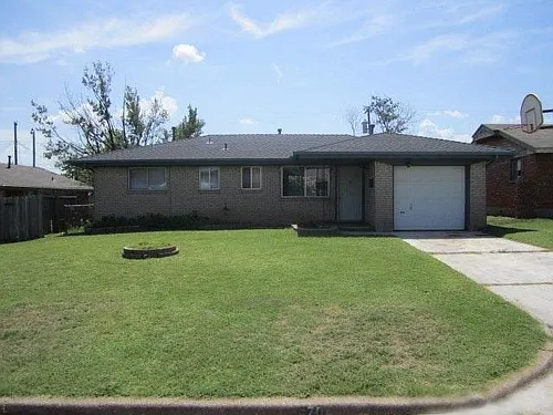 704 NW 1st St Photo 1 704 NW 1st St Photo 1