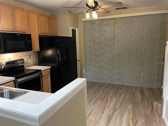 5th image of 986 Vineland Pl