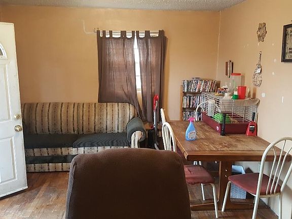 3rd image of 707 E Alameda St