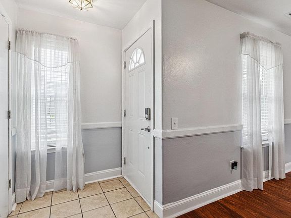 5th image of 206 Rockwood Pl