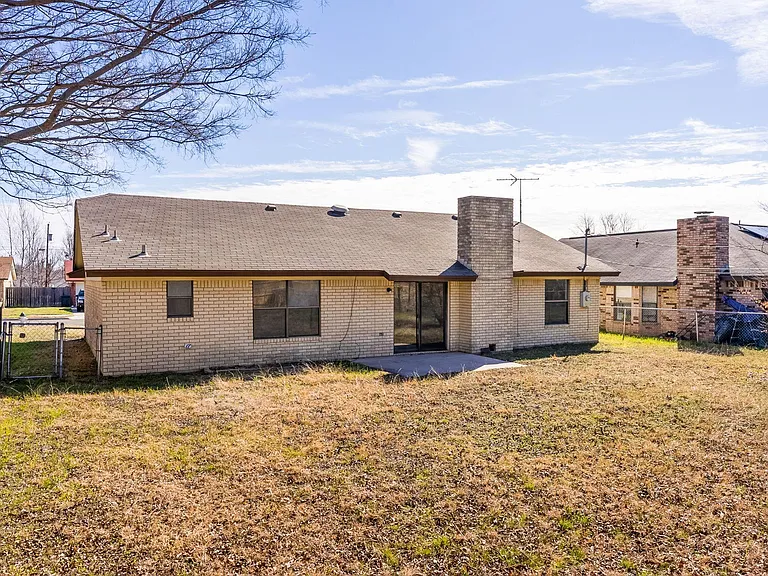 1907 Moonlight Dr — Photo 19