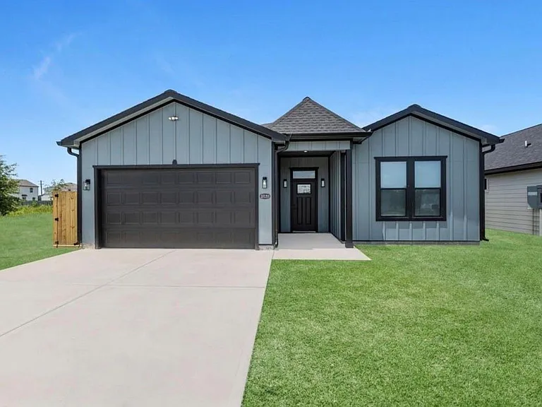 323 Road 5840 — Photo 1