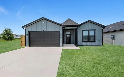 323 Road 5840 Photo 1