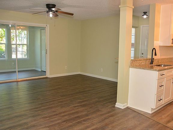 5th image of 120 Spanish Oak Ct APT C