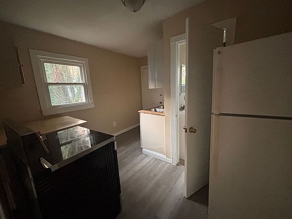 5th image of 404 E 19th St SW #B