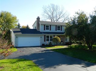 20 Rolling Hill Dr, Fairport, NY 14450