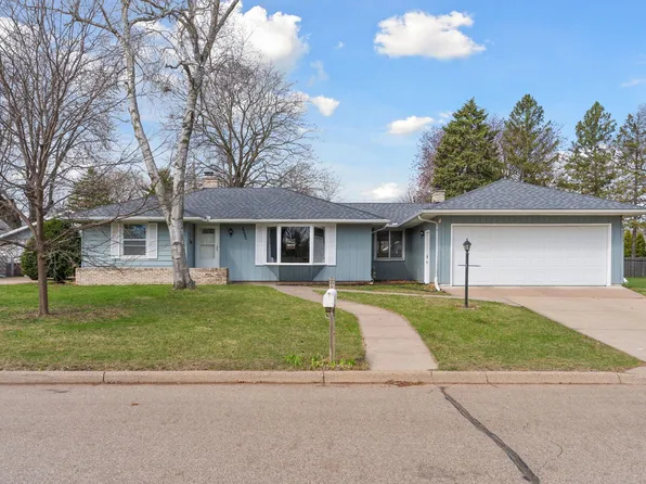 2225 Fernwood St, Roseville, MN 55113