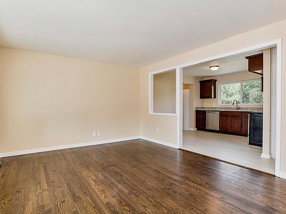 3rd image of 2651 S Newton St