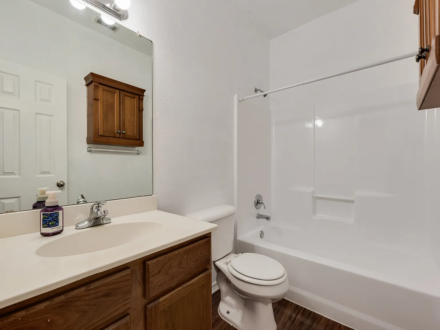 3 bed, 1273 sqft, $2,100 — Photo 2