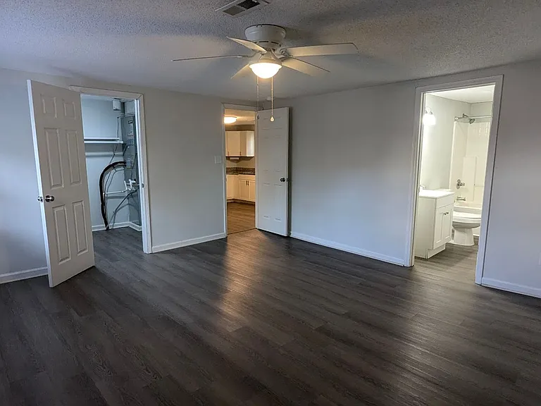 907 Bennett St — Photo 11
