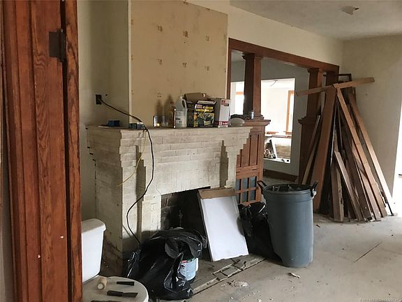 5th image of 210 N McCloud Ave