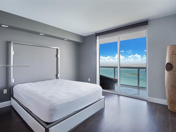 5th image of 1800 N Bayshore Dr APT 4005