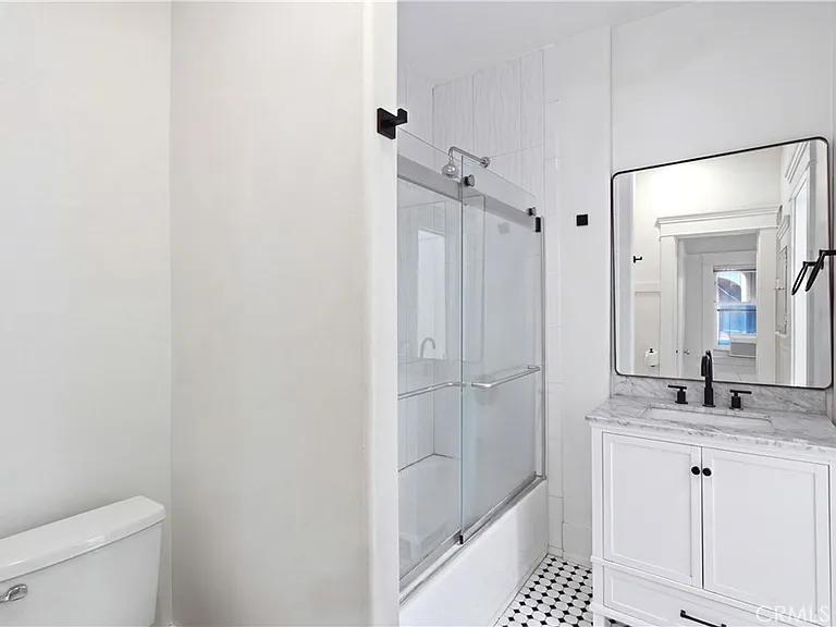 333 W 4th St #13 — Photo 9