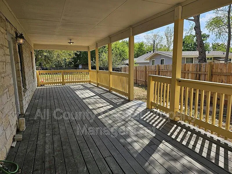 3 bed, 2.0 bath, 2019 sqft, $1,600 — Photo 4