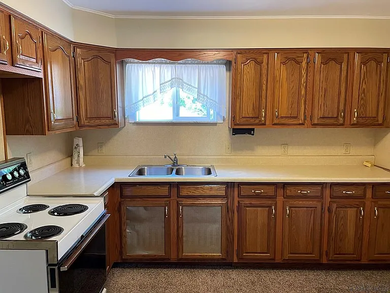 438 Belmont St #1 — Photo 10