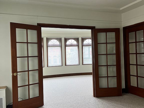 4th image of 33 Rae Ave #33