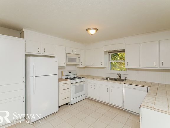 4th image of 4532 E Elmherst Dr